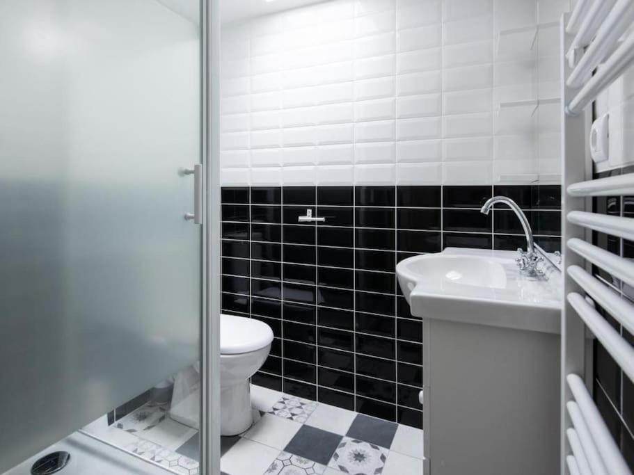 Le Paris Eiffel - Appartement Cosy En Plein Centre Бургуэн Экстерьер фото